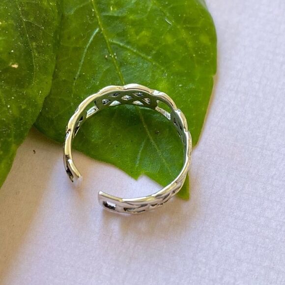 Sterling Silver Celtic Weave Toe Ring - Picture 3 of 3